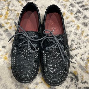 GUC fish scale detail boat shoes